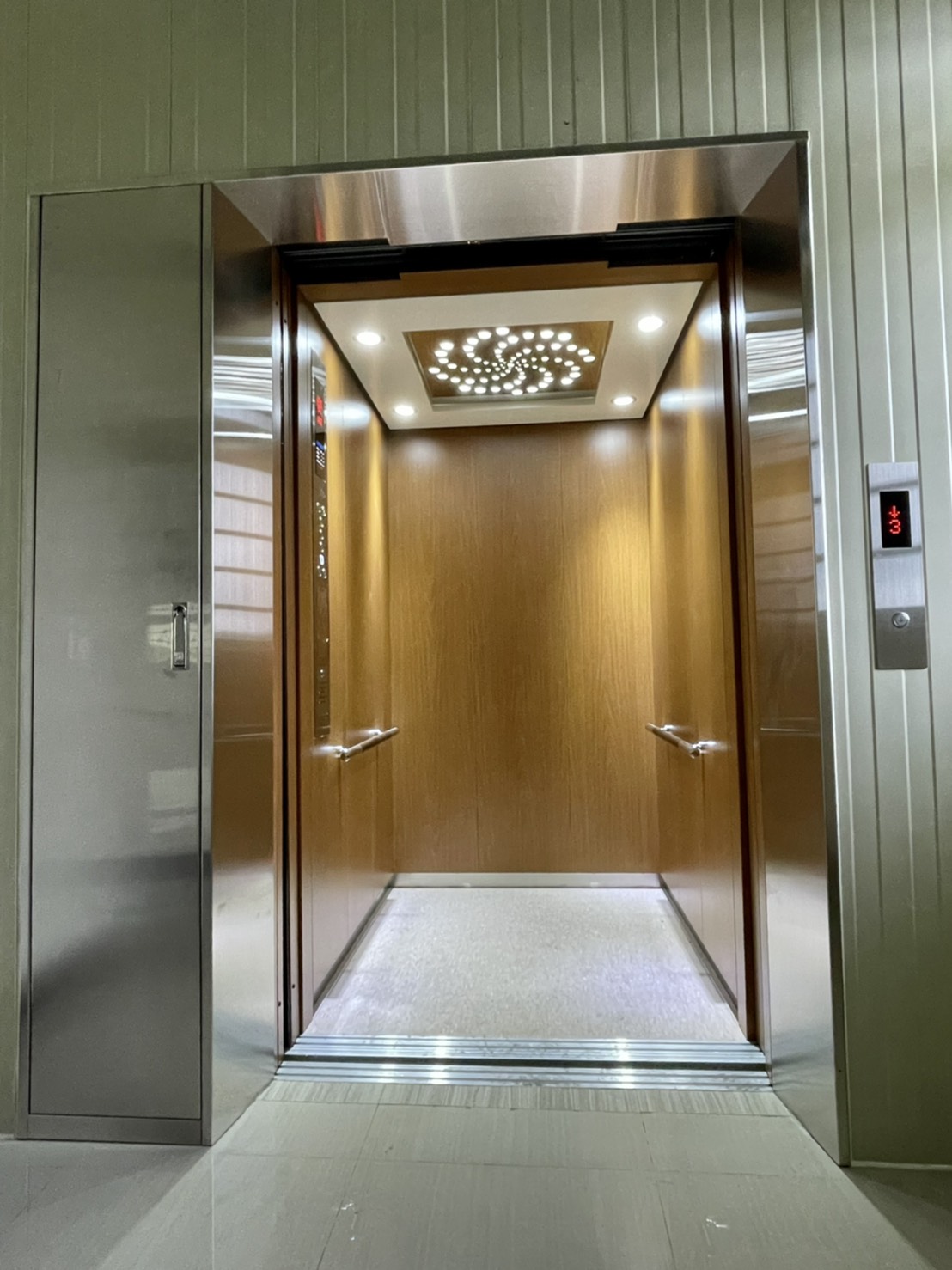 P9 600KG 彩妝鋼板型式電梯